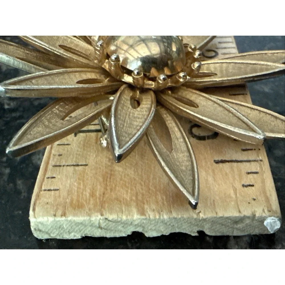 VTG Gold Tone Sunburst Starburst Flower Brooch Large Statement Pin